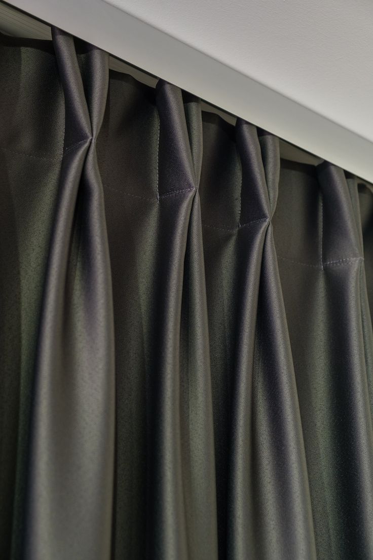Permanent double pleat curtain header